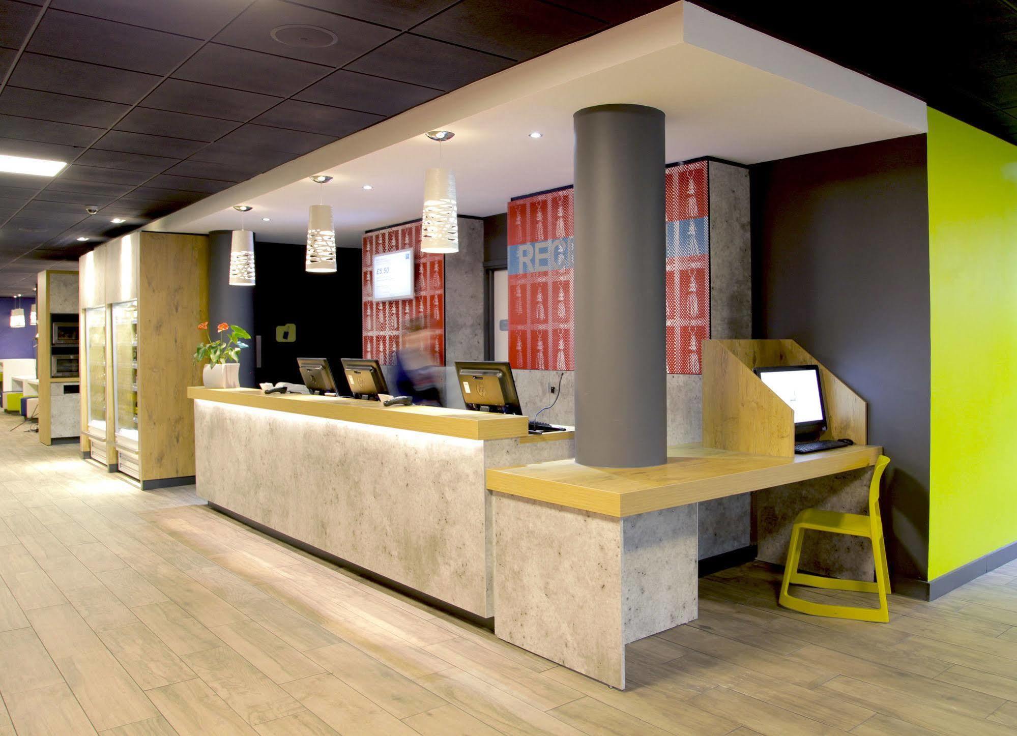 Ibis Budget Manchester Salford Quays Екстер'єр фото